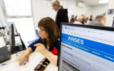El Gobierno corrigió el DNU que cambió la movilidad jubilatoria y oficializó el bono de $70 mil
