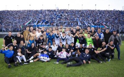 Vélez resistió con un jugador menos, eliminó a Argentinos por penales y es finalista de la Copa de la Liga