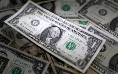 Blanqueo de dólares: salen más fondos de los bancos y el mercado advierte