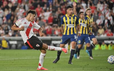 En una noche de fuertes emociones, River goleó a Central por 4 a 0