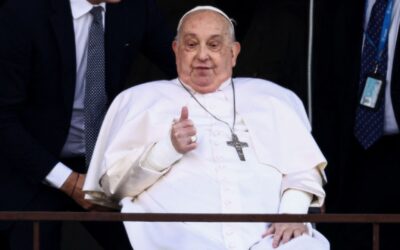 El papa Francisco retorna al Vaticano tras superar una neumonía bilateral​