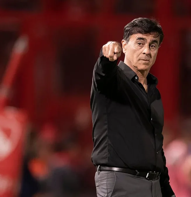 Independiente despidió a Gustavo Quinteros